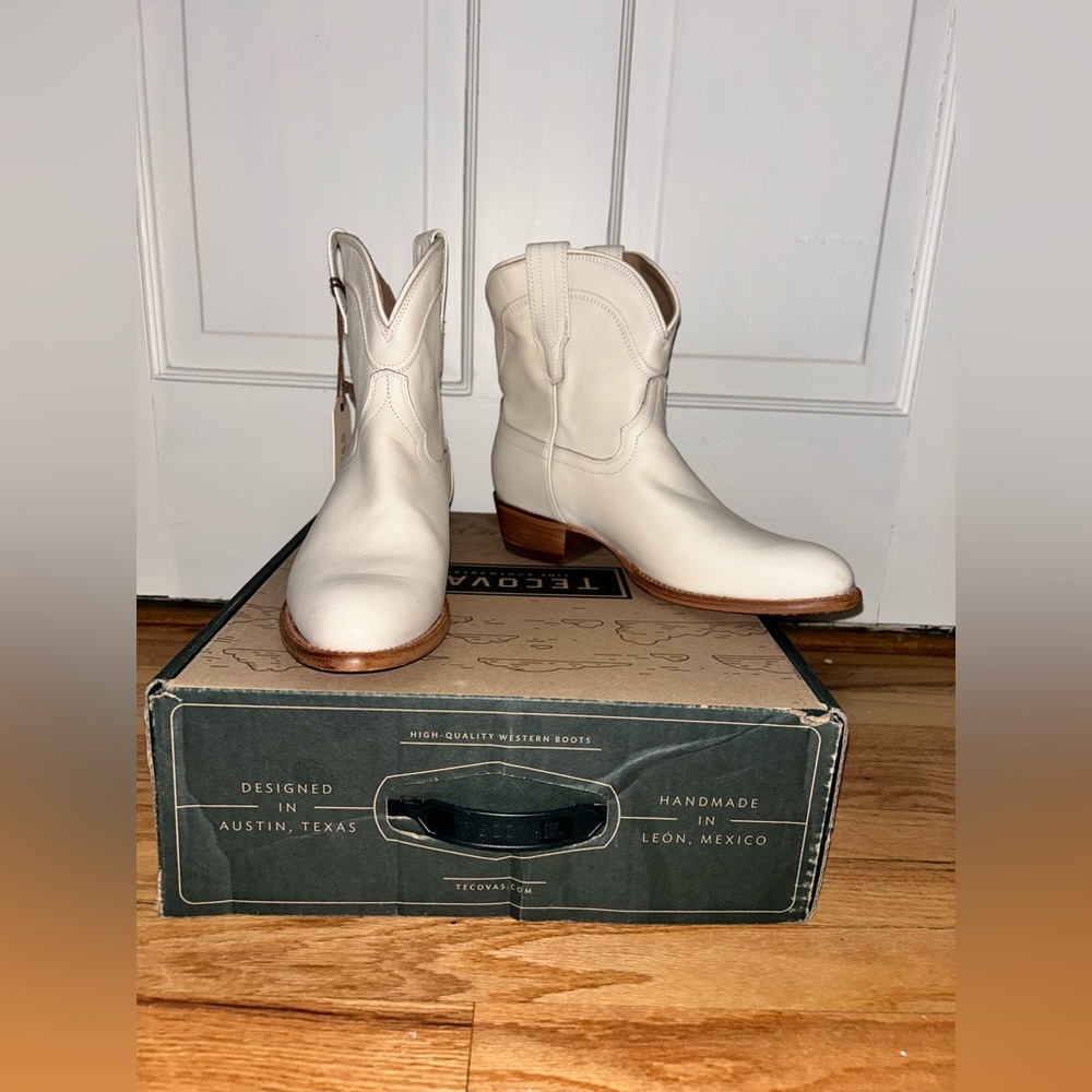 NWT Tecovas penny style